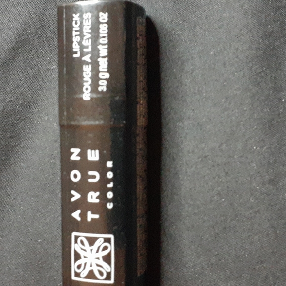 Avon true color lipstick in spiced or candy red - Picture 4 of 10